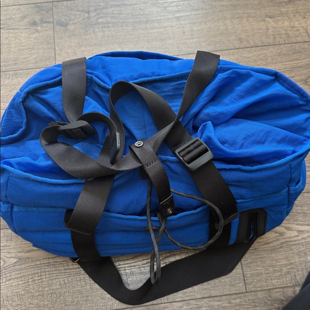 Lululemon Duffle bag - Picture 3 of 11